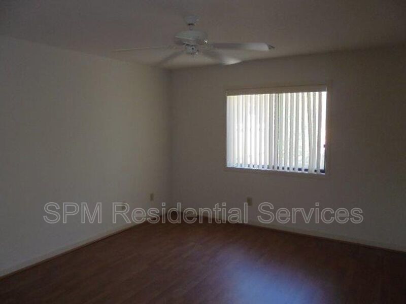 Beautiful 3 Bedroom townhome centrally located to beaches, dining & shopping property image