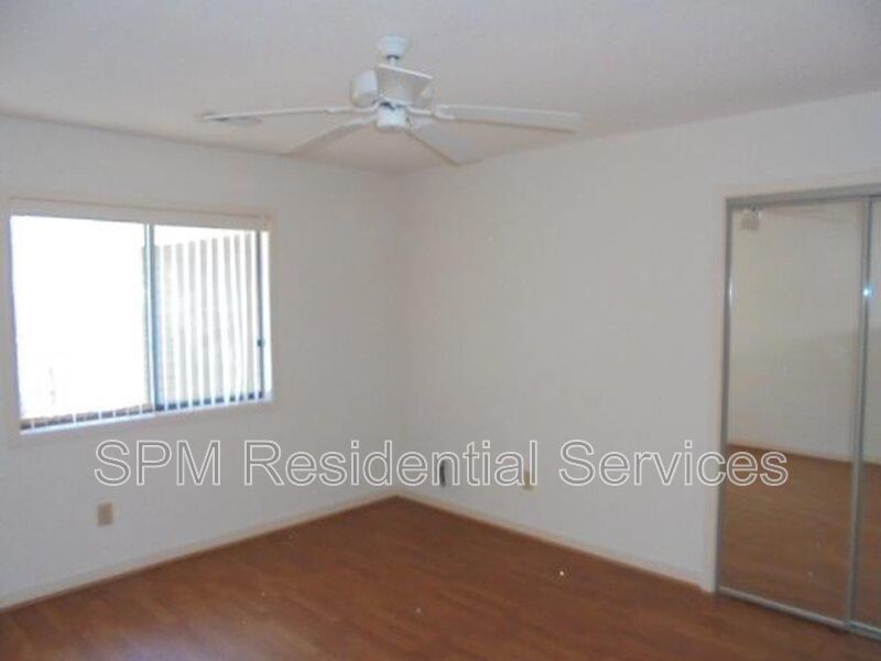 Beautiful 3 Bedroom townhome centrally located to beaches, dining & shopping property image