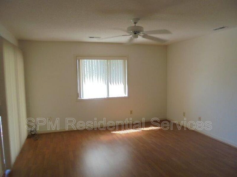 Beautiful 3 Bedroom townhome centrally located to beaches, dining & shopping property image