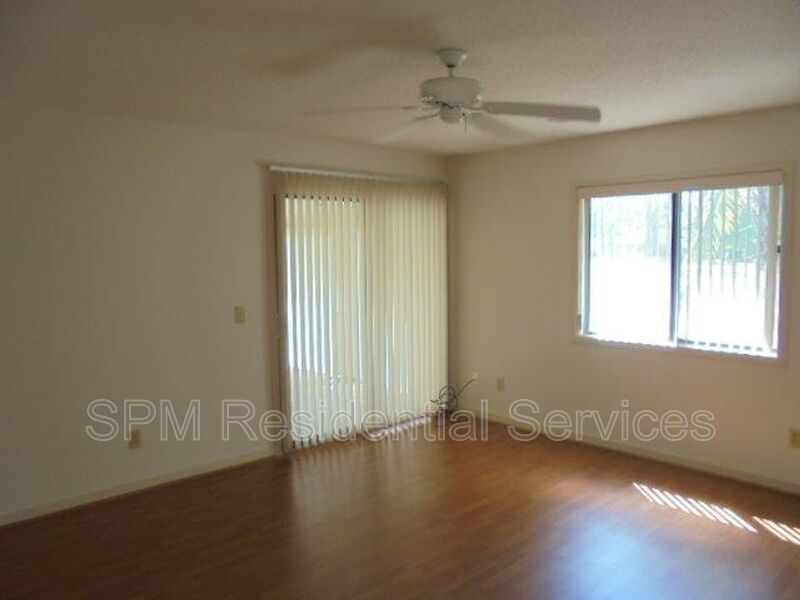 Beautiful 3 Bedroom townhome centrally located to beaches, dining & shopping property image
