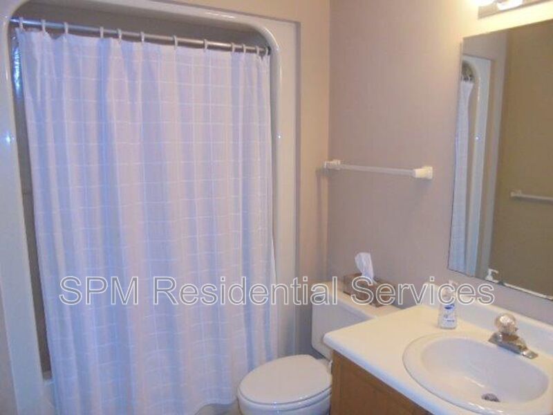 Beautiful 3 Bedroom townhome centrally located to beaches, dining & shopping property image