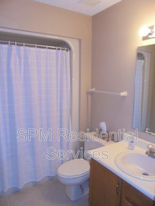 Beautiful 3 Bedroom townhome centrally located to beaches, dining & shopping property image