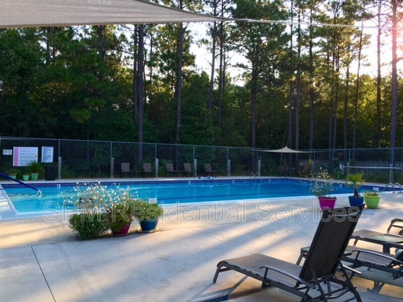 Beautiful 3 Bedroom townhome centrally located to beaches, dining & shopping property image