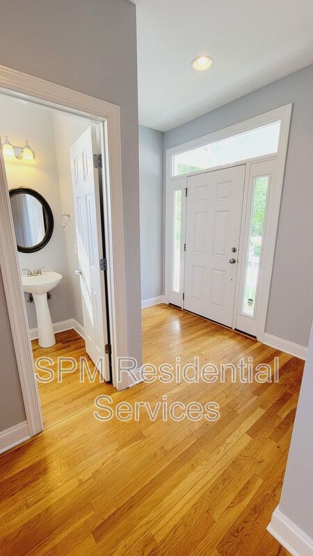 Stately 3 bedroom end unit Townhome property image