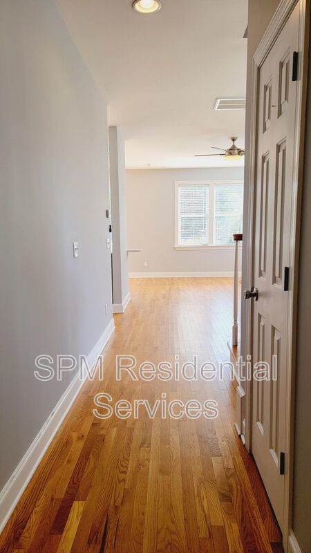 Stately 3 bedroom end unit Townhome property image