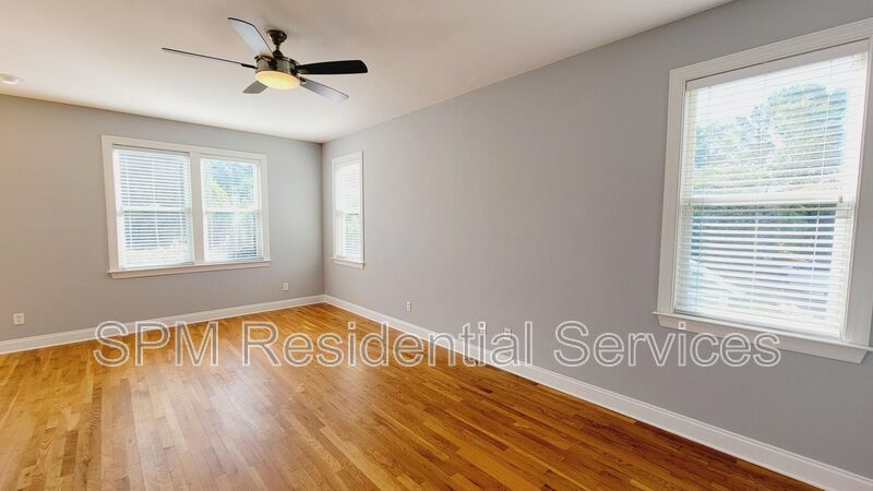 Stately 3 bedroom end unit Townhome property image