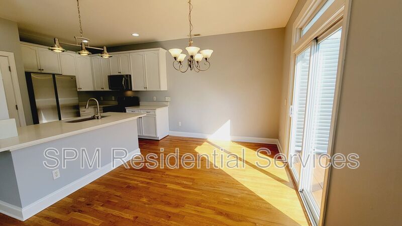 Stately 3 bedroom end unit Townhome property image