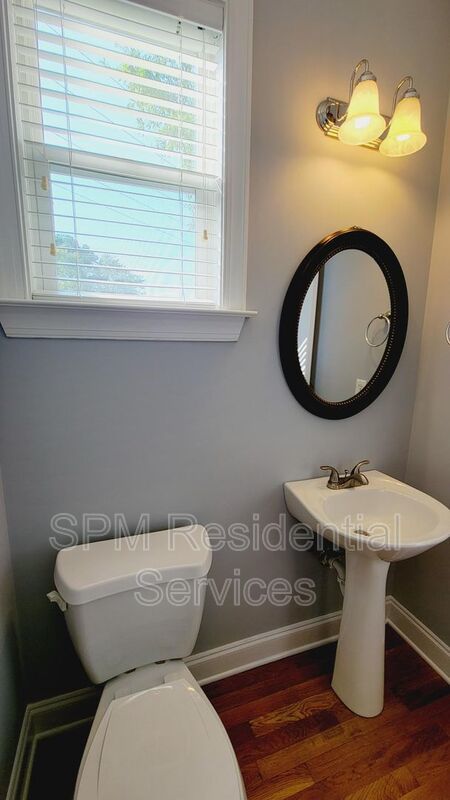 Stately 3 bedroom end unit Townhome property image
