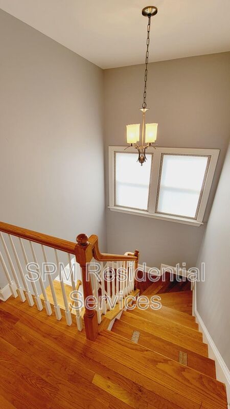 Stately 3 bedroom end unit Townhome property image