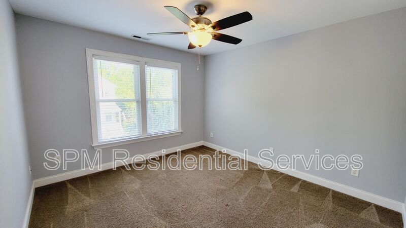 Stately 3 bedroom end unit Townhome property image