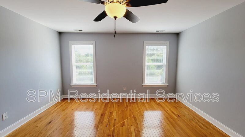 Stately 3 bedroom end unit Townhome property image