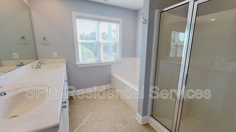 Stately 3 bedroom end unit Townhome property image
