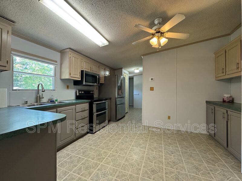 Bay Harbor - Large Backyard, Two Fully Wired Sheds, Public Boat Ramp within 2 Miles property image