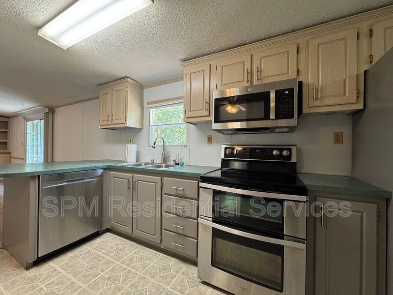 Bay Harbor - Large Backyard, Two Fully Wired Sheds, Public Boat Ramp within 2 Miles property image