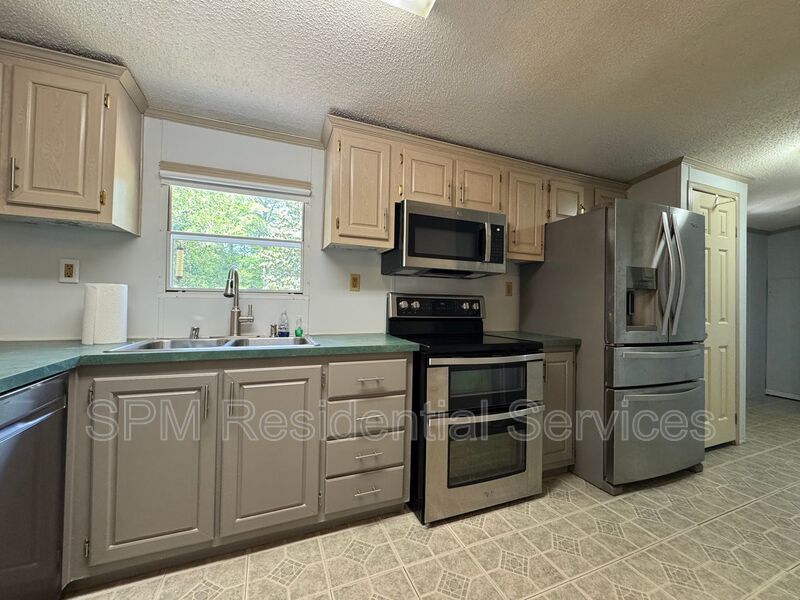 Bay Harbor - Large Backyard, Two Fully Wired Sheds, Public Boat Ramp within 2 Miles property image