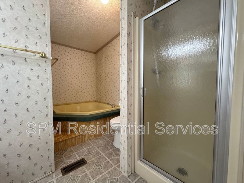 Bay Harbor - Large Backyard, Two Fully Wired Sheds, Public Boat Ramp within 2 Miles property image