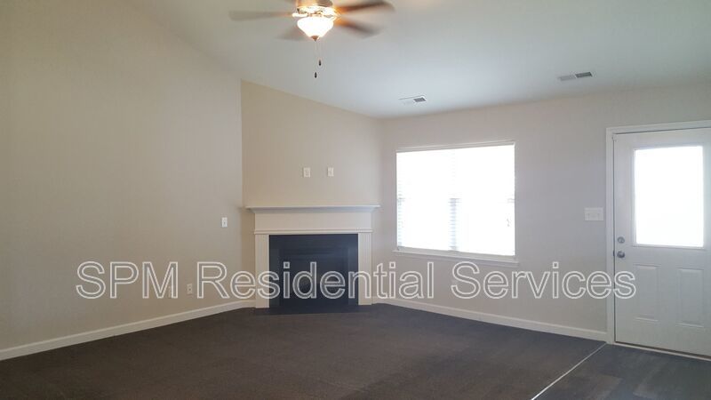 3 Bedroom in Beautiful neighborhood in Bridgeport, community pool. property image