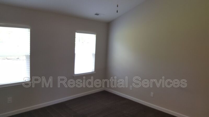 3 Bedroom in Beautiful neighborhood in Bridgeport, community pool. property image