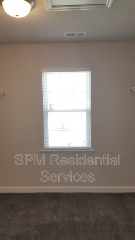 3 Bedroom in Beautiful neighborhood in Bridgeport, community pool. property image