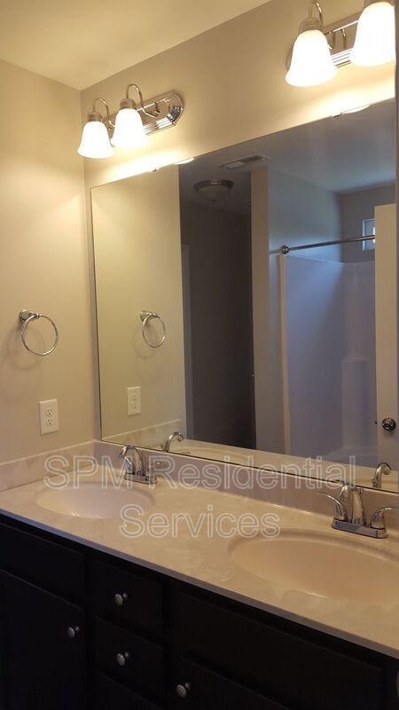 3 Bedroom in Beautiful neighborhood in Bridgeport, community pool. property image