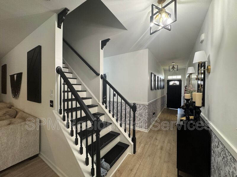 Park View - Large Fully Fenced Backyard, Bonus Sunroom, Two Car Garage property image