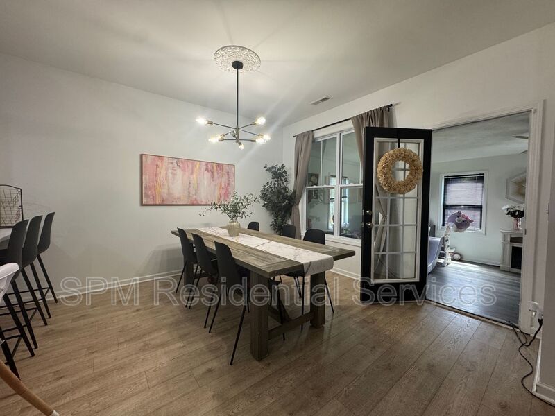 Park View - Large Fully Fenced Backyard, Bonus Sunroom, Two Car Garage property image