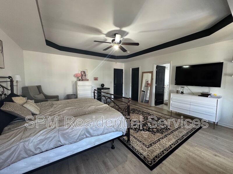 Park View - Large Fully Fenced Backyard, Bonus Sunroom, Two Car Garage property image