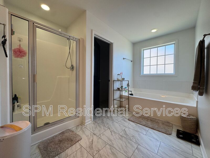 Park View - Large Fully Fenced Backyard, Bonus Sunroom, Two Car Garage property image