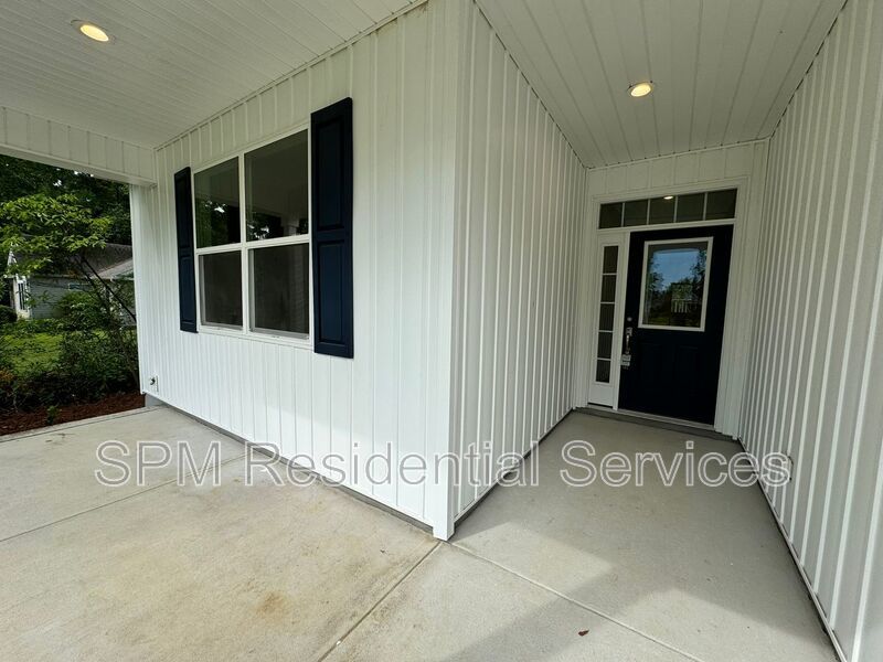 3 Bedroom / 2 Bath, private back yard, garage property image