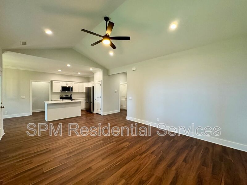 3 Bedroom / 2 Bath, private back yard, garage property image
