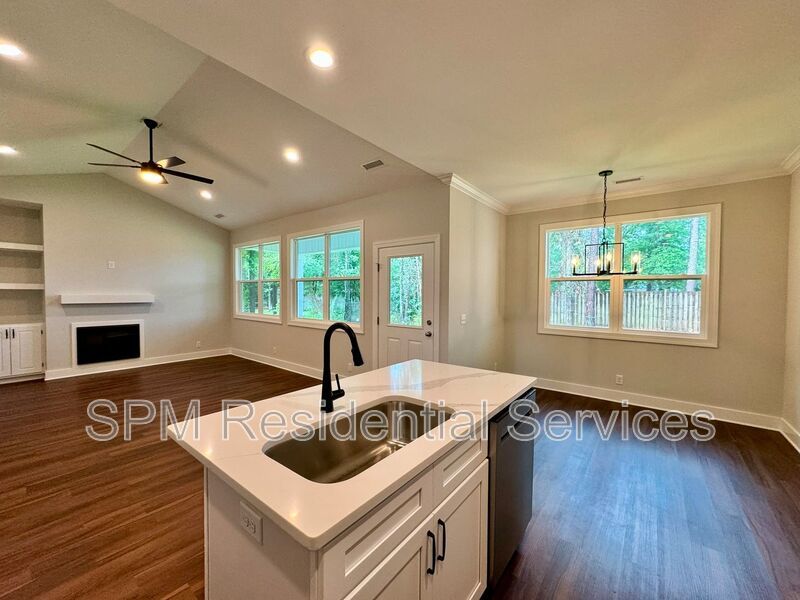 3 Bedroom / 2 Bath, private back yard, garage property image