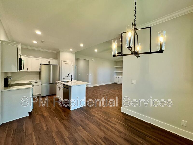 3 Bedroom / 2 Bath, private back yard, garage property image