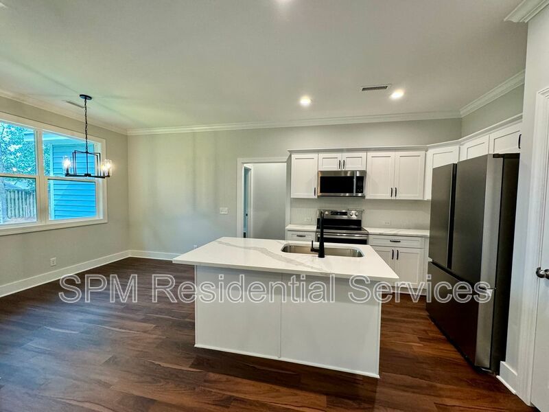 3 Bedroom / 2 Bath, private back yard, garage property image