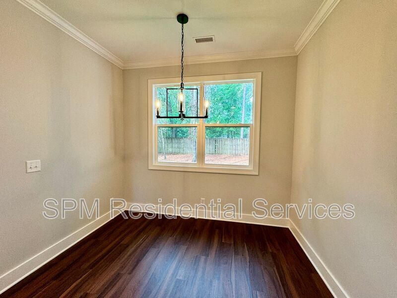 3 Bedroom / 2 Bath, private back yard, garage property image