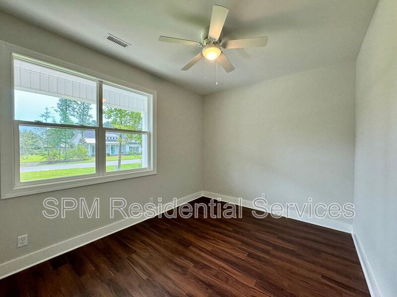 3 Bedroom / 2 Bath, private back yard, garage property image