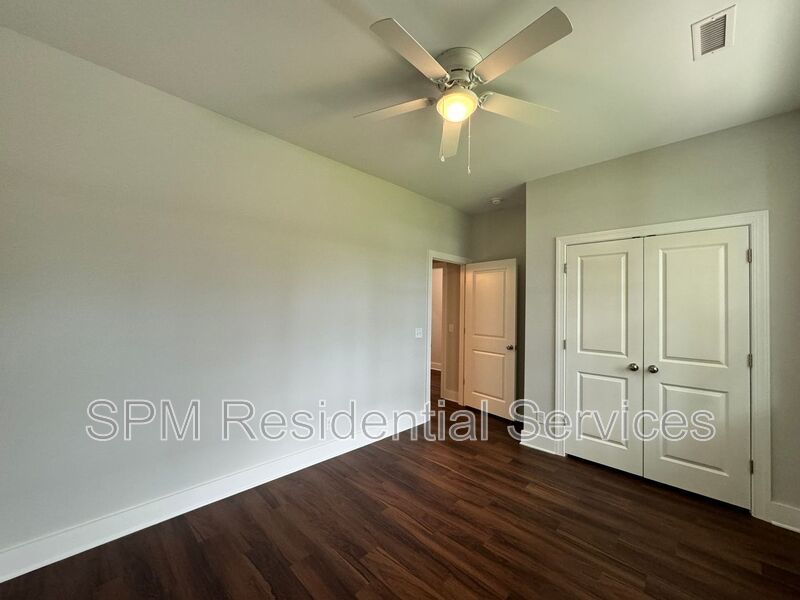 3 Bedroom / 2 Bath, private back yard, garage property image