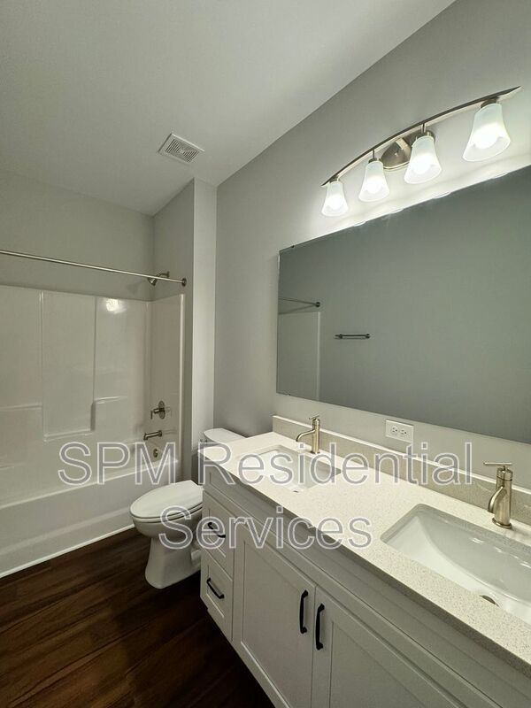 3 Bedroom / 2 Bath, private back yard, garage property image