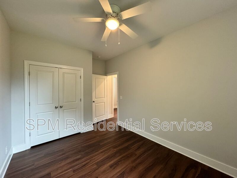 3 Bedroom / 2 Bath, private back yard, garage property image