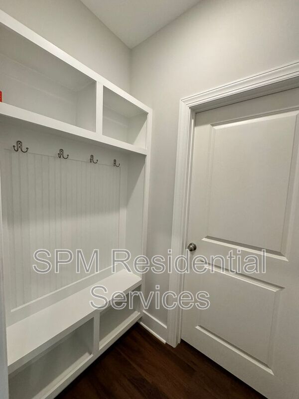 3 Bedroom / 2 Bath, private back yard, garage property image