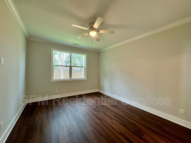 3 Bedroom / 2 Bath, private back yard, garage property image