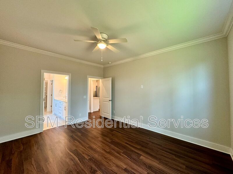 3 Bedroom / 2 Bath, private back yard, garage property image