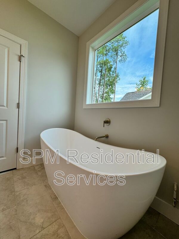 3 Bedroom / 2 Bath, private back yard, garage property image