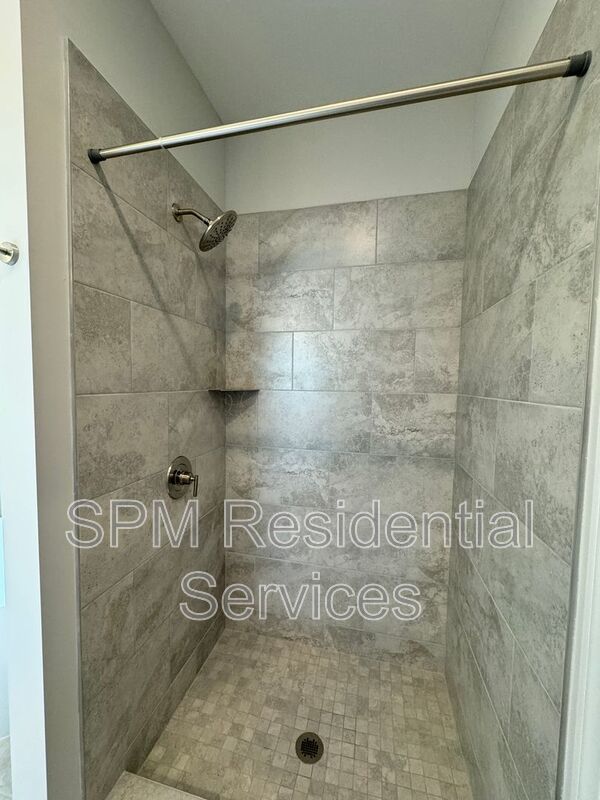 3 Bedroom / 2 Bath, private back yard, garage property image