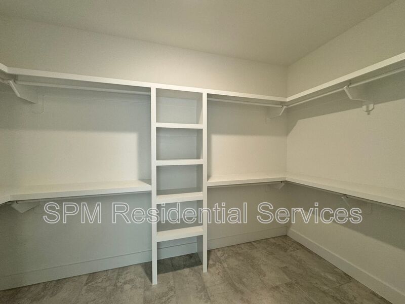 3 Bedroom / 2 Bath, private back yard, garage property image