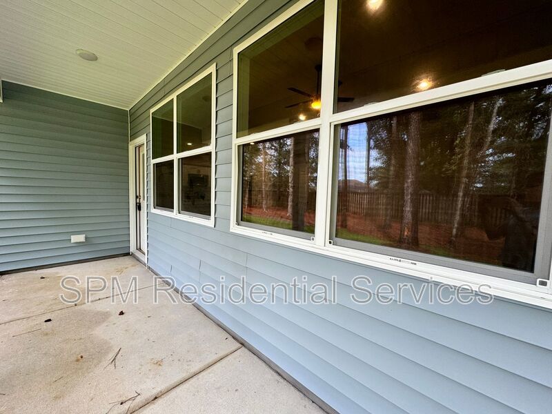 3 Bedroom / 2 Bath, private back yard, garage property image