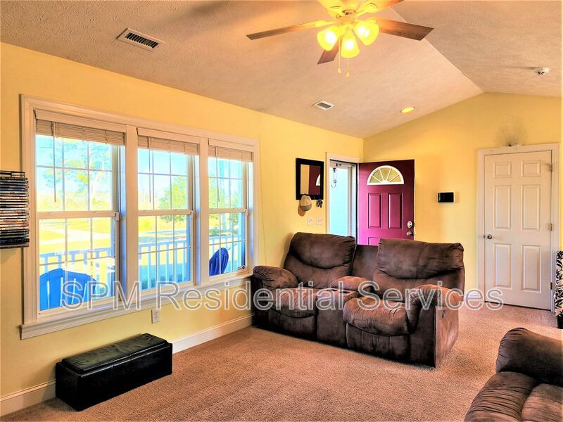 3 Bedroom in Beautiful quite neighborhood, minutes to ICWW property image