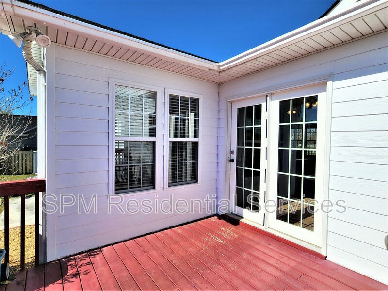 3 Bedroom in Beautiful quite neighborhood, minutes to ICWW property image