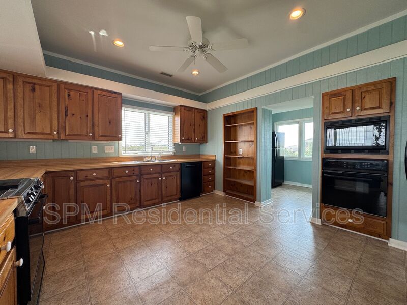 Topsail Beach - Elevator, Dock, Boat Lift, Private Beach Crossover Access property image