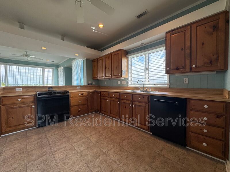 Topsail Beach - Elevator, Dock, Boat Lift, Private Beach Crossover Access property image
