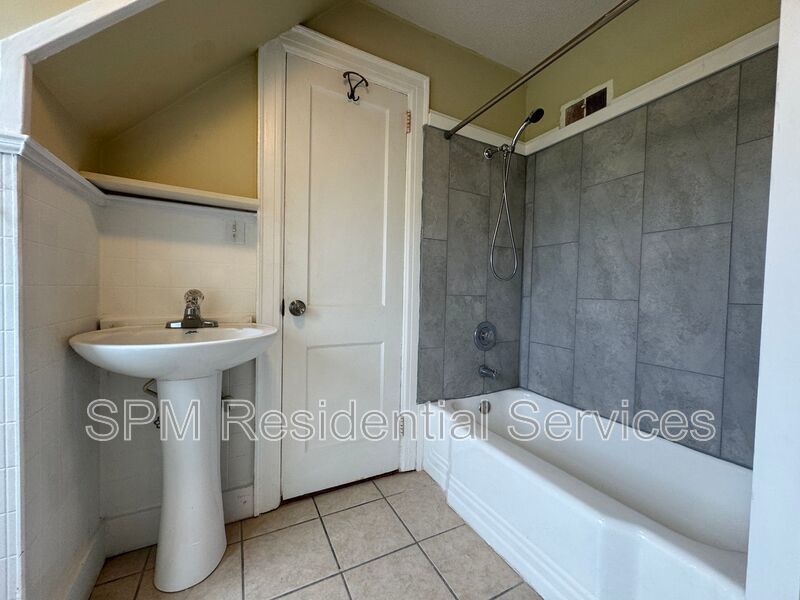 Downtown Wilmington -  Within 0.5 miles of Bowstring Bar & Live Music, Wandering Cone Creamery, and more property image